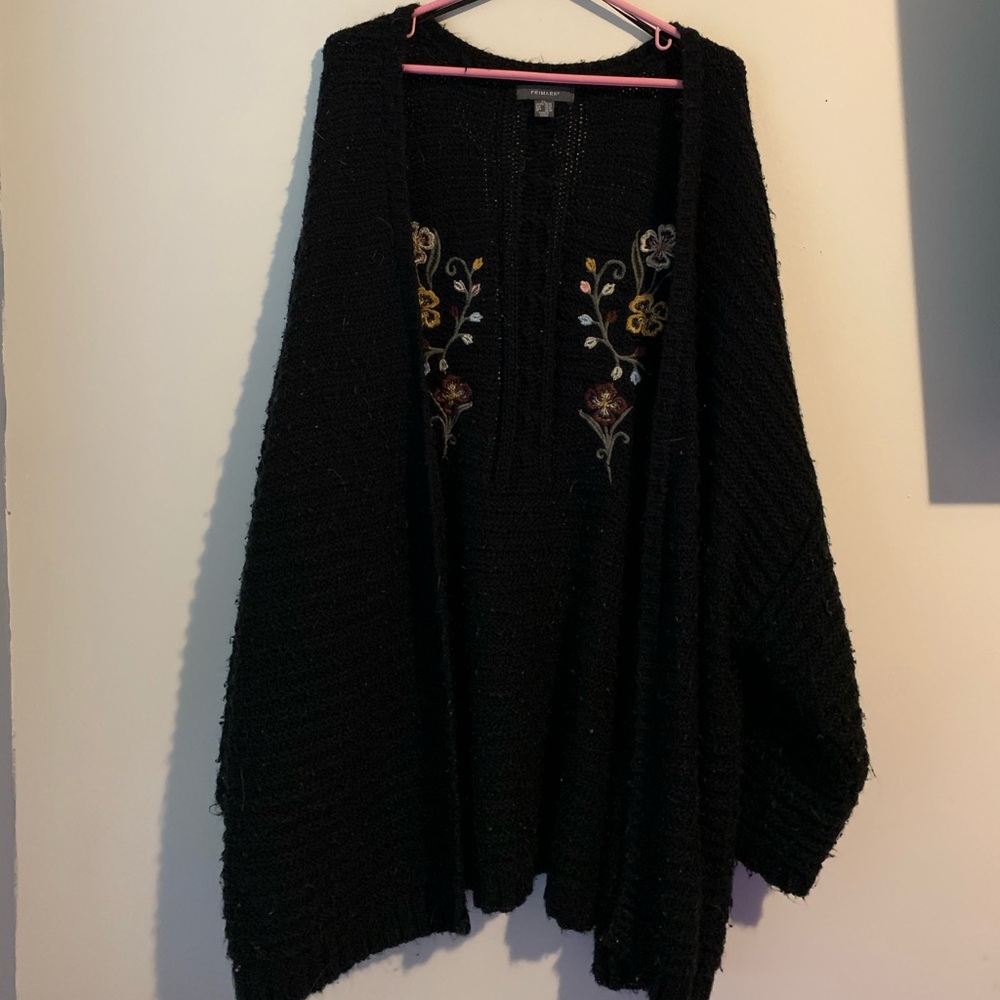 Flower embroidered cardigan
